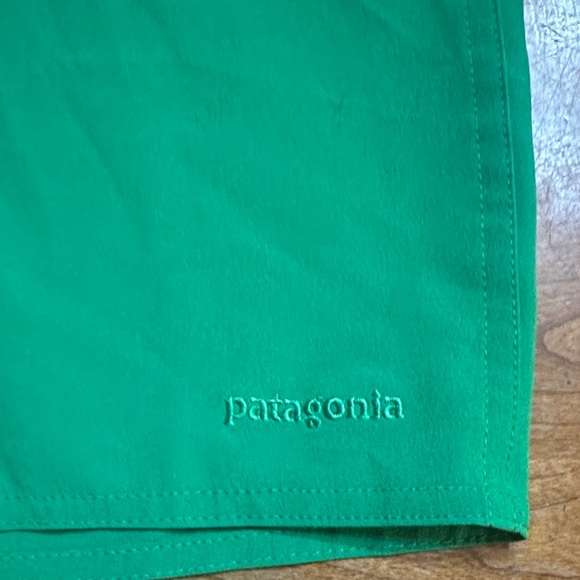 Patagonia Women's Vibrant Green Hiking Shorts side pocket size 8 - Picture 8 of 8